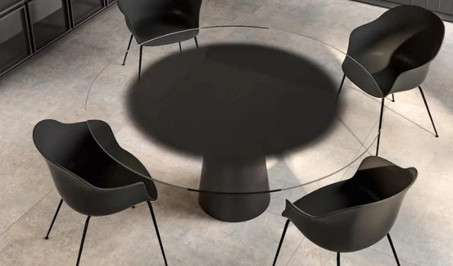 Linee essenziali e texture uniche: i nuovi tavoli di Capod'opera
